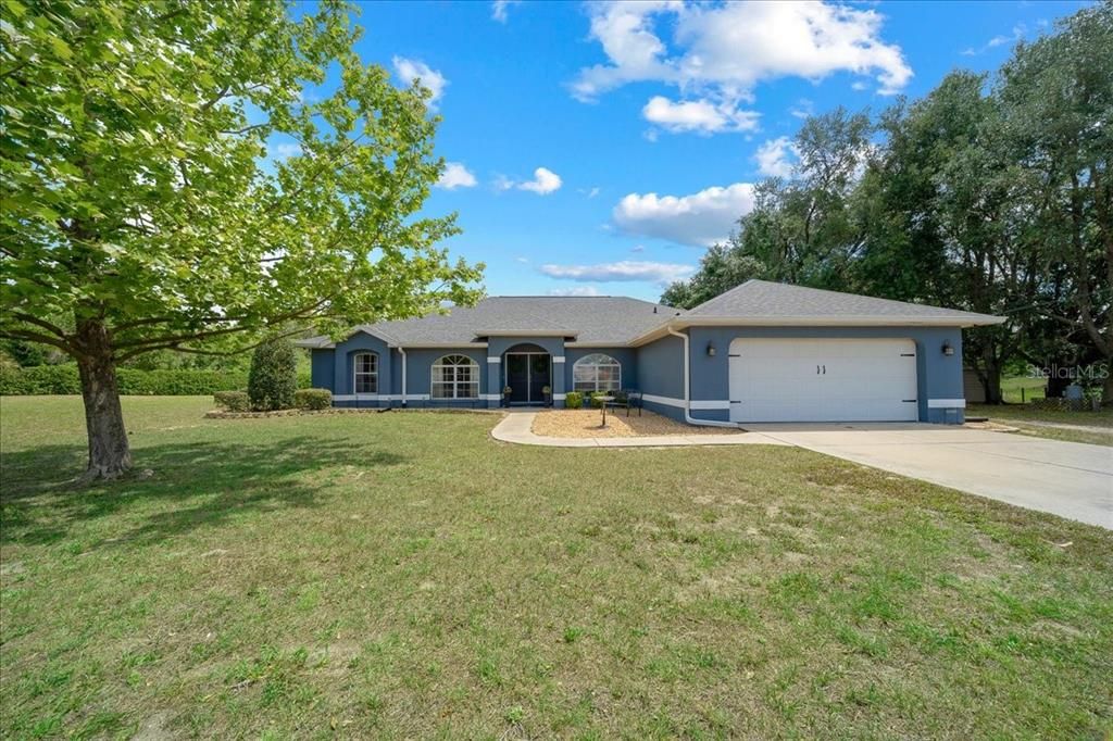 For Sale: $569,900 (3 beds, 2 baths, 2208 Square Feet)