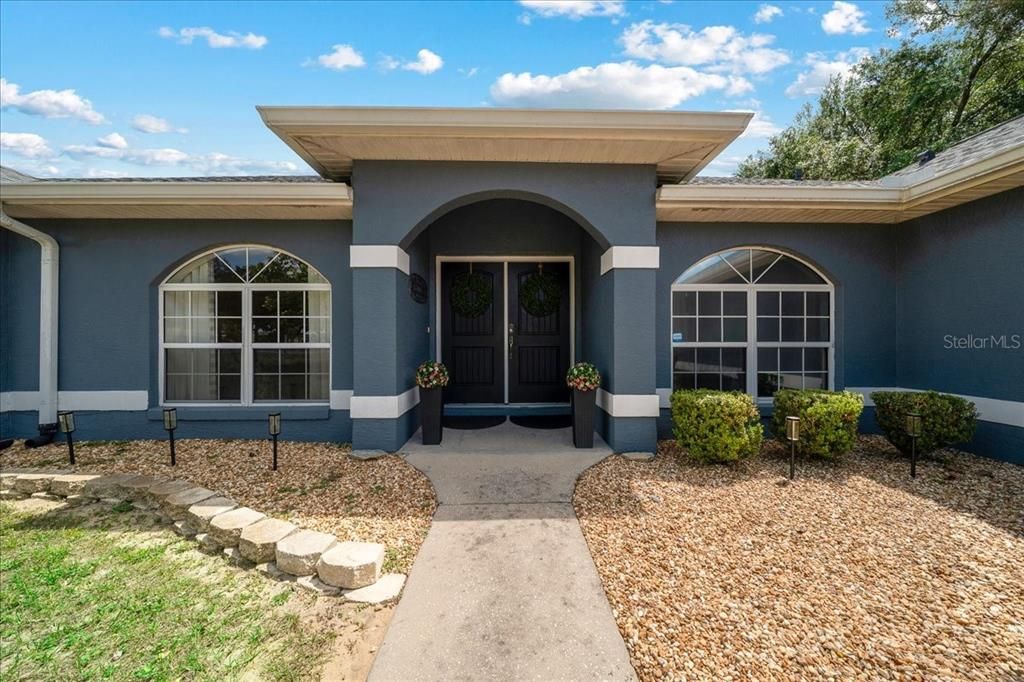 For Sale: $569,900 (3 beds, 2 baths, 2208 Square Feet)