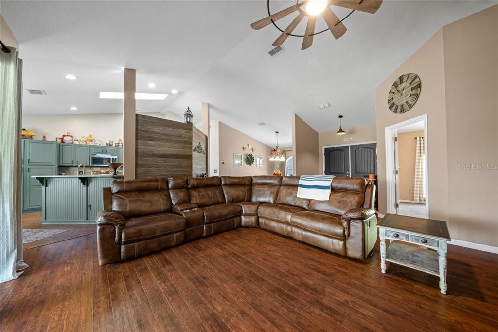 For Sale: $569,900 (3 beds, 2 baths, 2208 Square Feet)