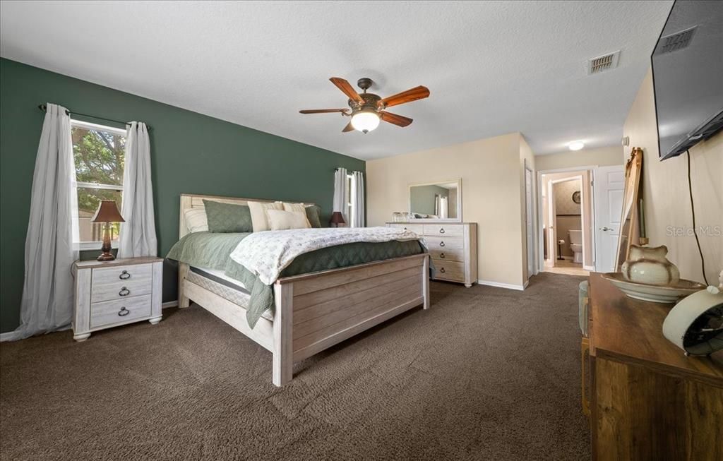 For Sale: $569,900 (3 beds, 2 baths, 2208 Square Feet)