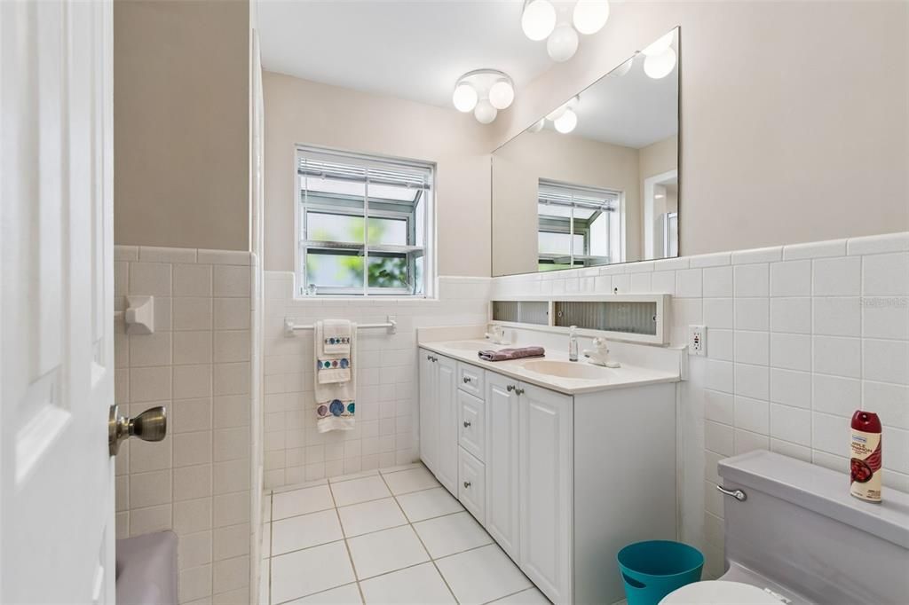 Active With Contract: $1,099,999 (3 beds, 3 baths, 2124 Square Feet)