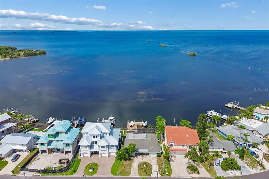 Active With Contract: $1,099,999 (3 beds, 3 baths, 2124 Square Feet)