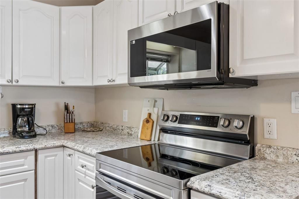 Active With Contract: $1,099,999 (3 beds, 3 baths, 2124 Square Feet)
