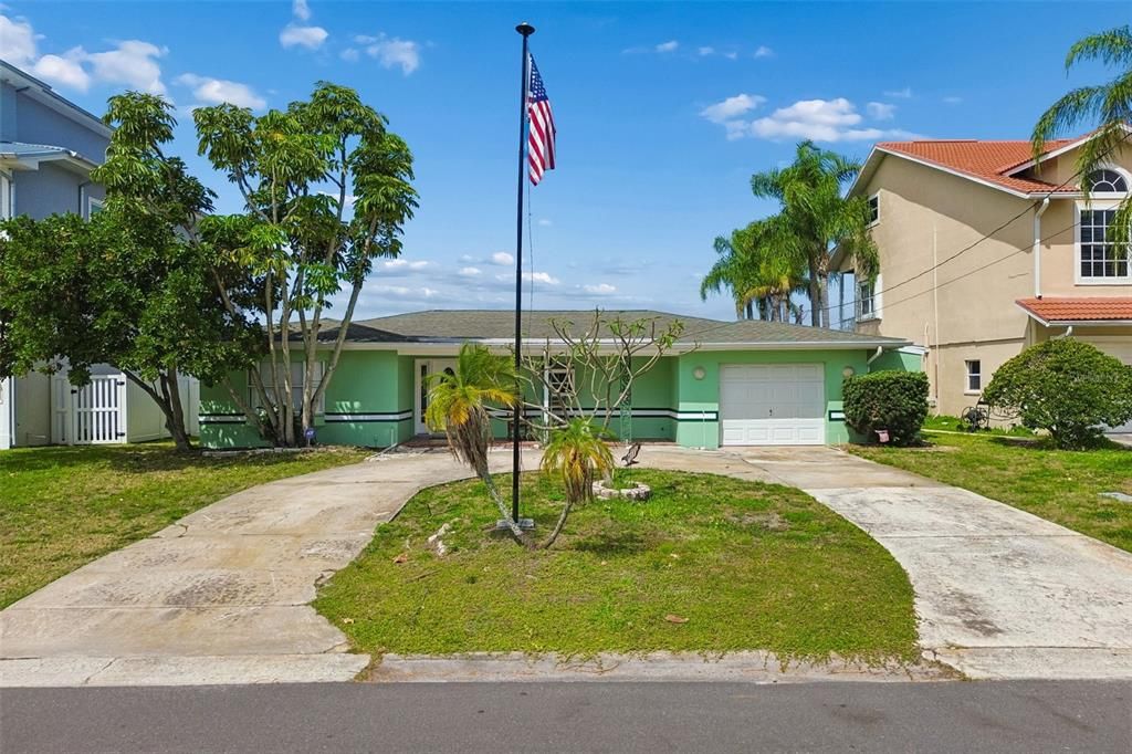 Active With Contract: $1,099,999 (3 beds, 3 baths, 2124 Square Feet)