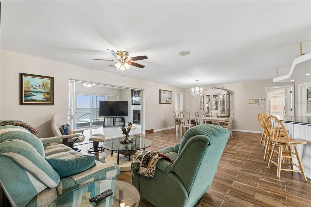 Active With Contract: $1,099,999 (3 beds, 3 baths, 2124 Square Feet)