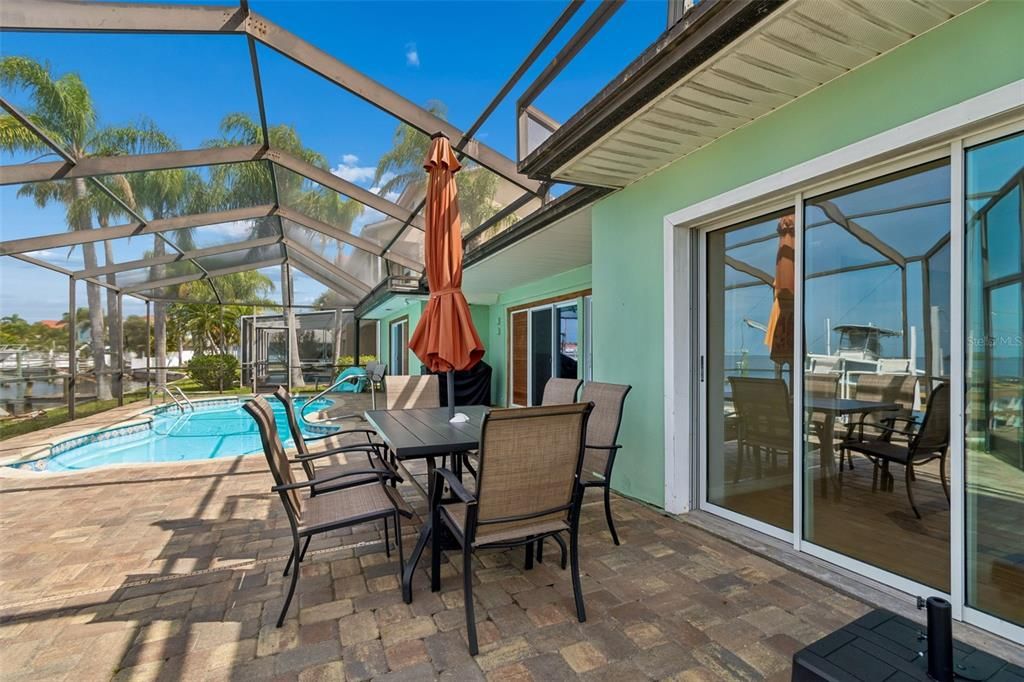 Active With Contract: $1,099,999 (3 beds, 3 baths, 2124 Square Feet)
