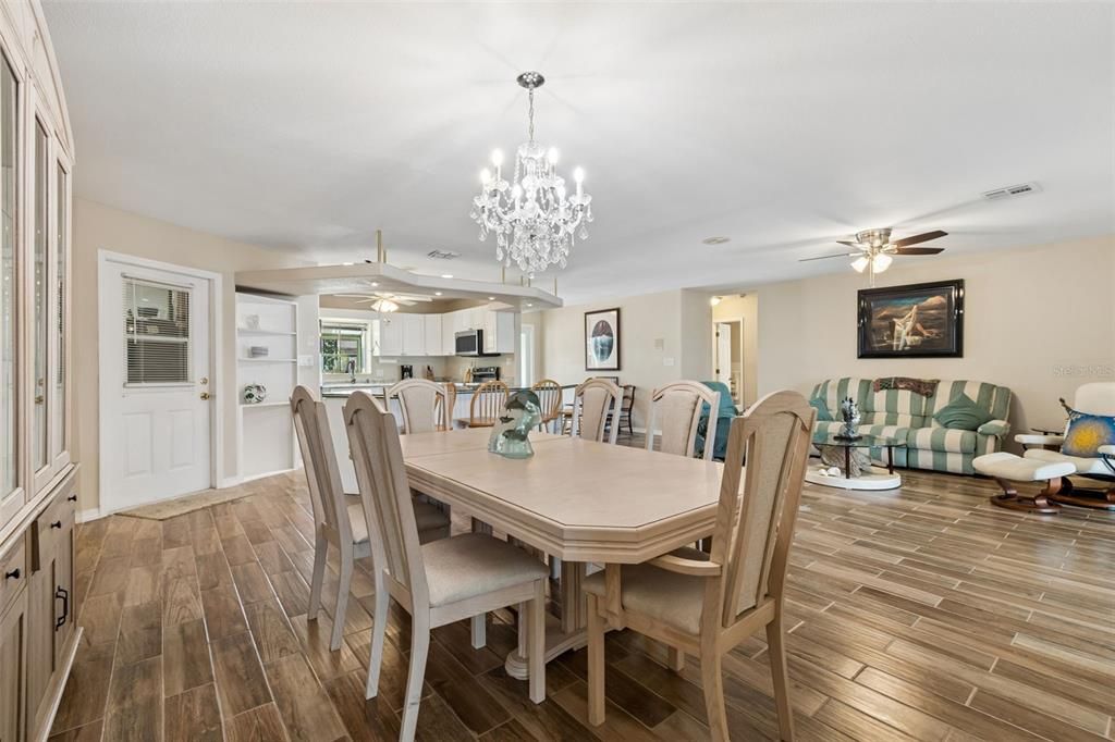 Active With Contract: $1,099,999 (3 beds, 3 baths, 2124 Square Feet)