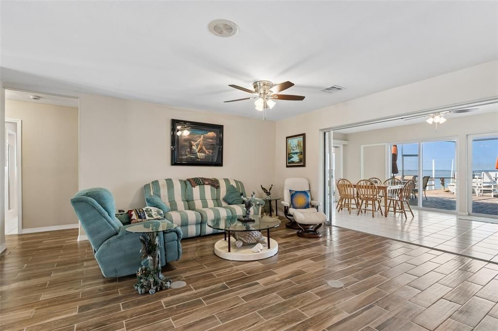 Active With Contract: $1,099,999 (3 beds, 3 baths, 2124 Square Feet)