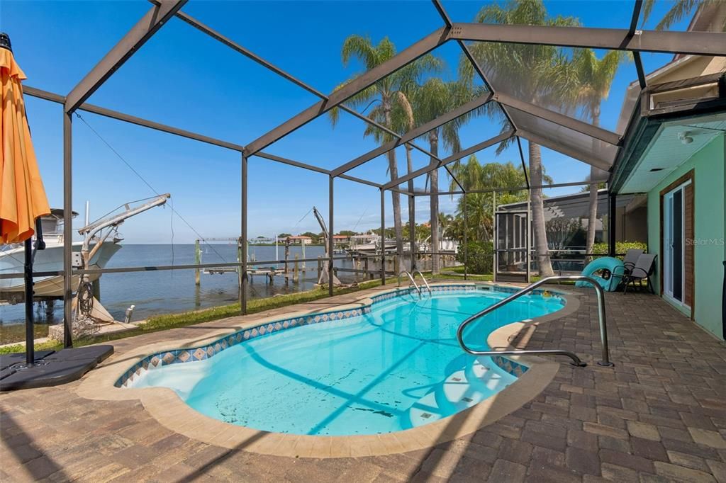 Active With Contract: $1,099,999 (3 beds, 3 baths, 2124 Square Feet)