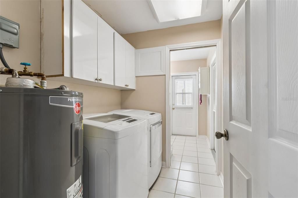 Active With Contract: $1,099,999 (3 beds, 3 baths, 2124 Square Feet)