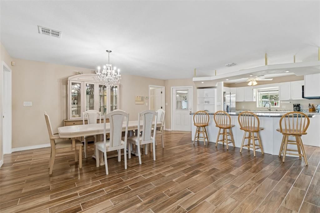 Active With Contract: $1,099,999 (3 beds, 3 baths, 2124 Square Feet)