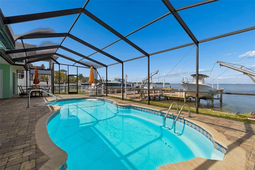 Active With Contract: $1,099,999 (3 beds, 3 baths, 2124 Square Feet)