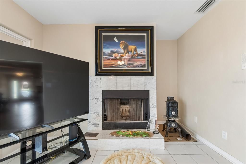 Active With Contract: $1,099,999 (3 beds, 3 baths, 2124 Square Feet)