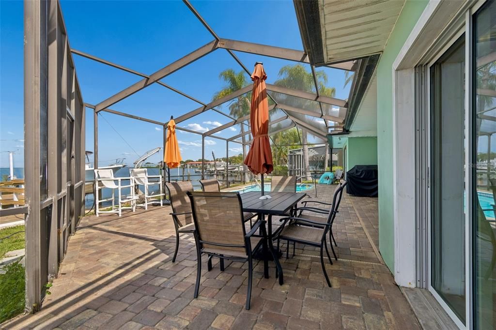Active With Contract: $1,099,999 (3 beds, 3 baths, 2124 Square Feet)