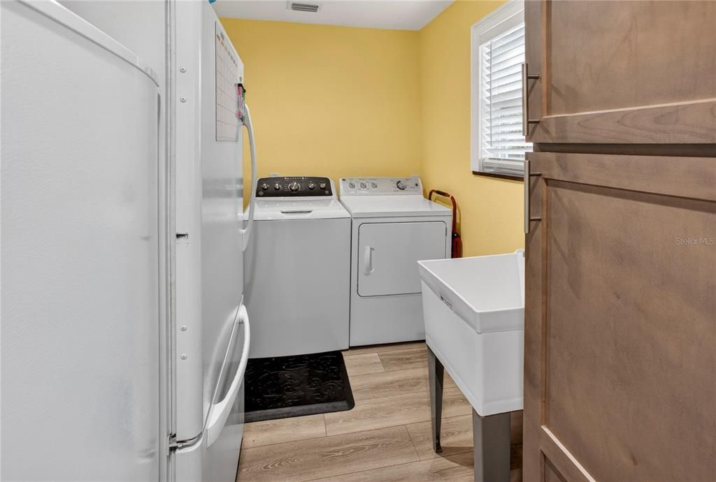 For Sale: $485,000 (1 beds, 1 baths, 1056 Square Feet)