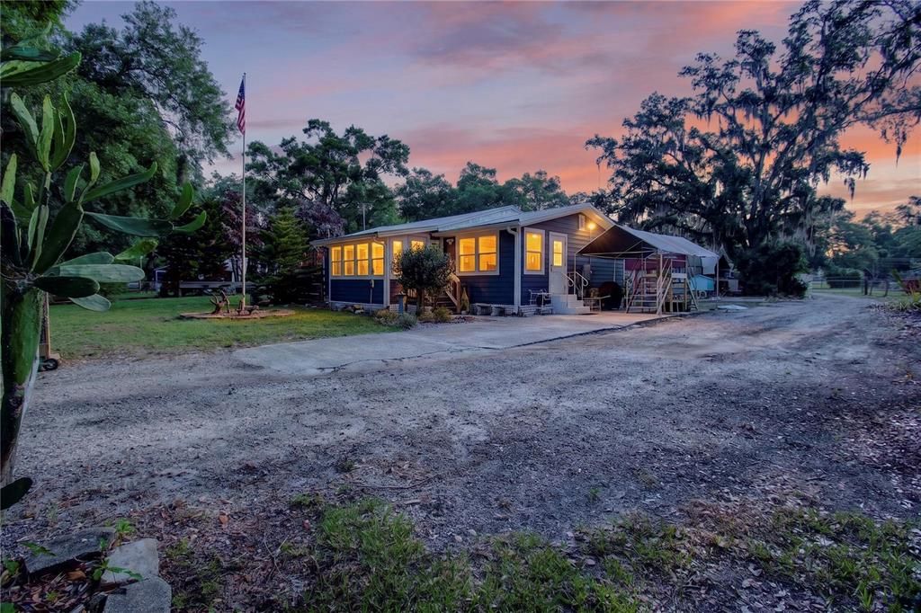 For Sale: $485,000 (1 beds, 1 baths, 1056 Square Feet)