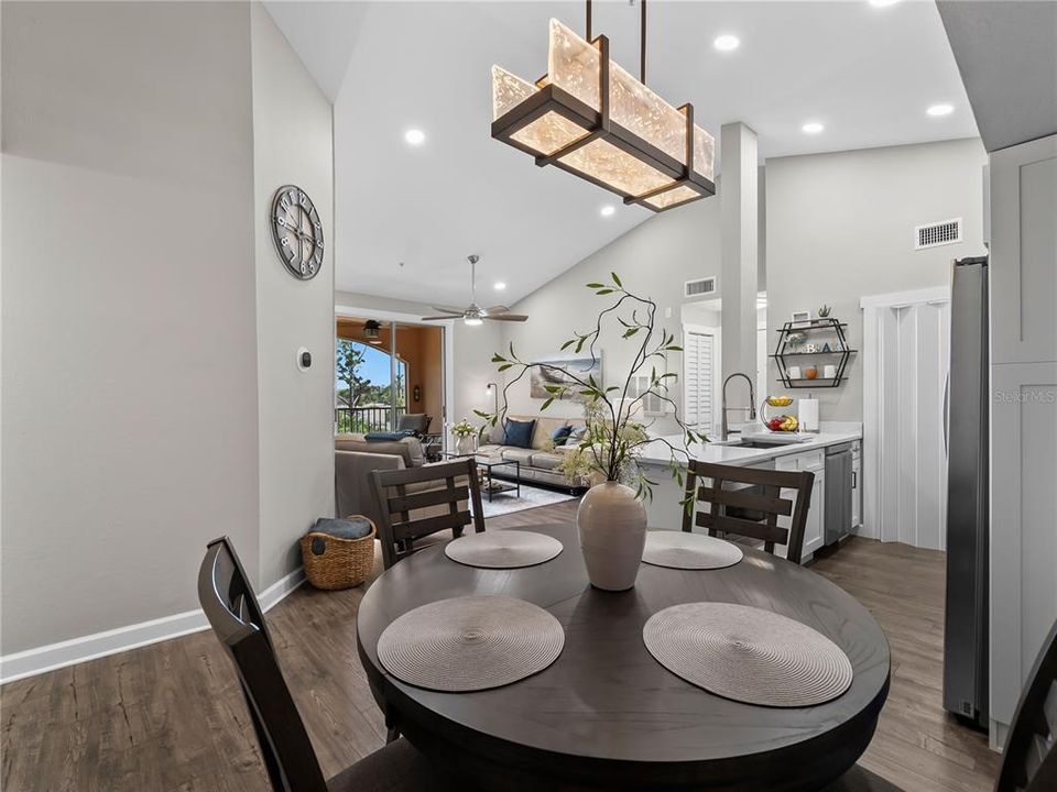 For Sale: $174,500 (2 beds, 2 baths, 949 Square Feet)