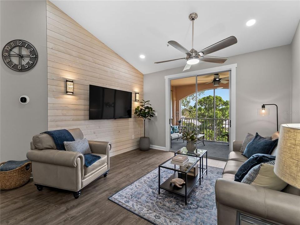 For Sale: $174,500 (2 beds, 2 baths, 949 Square Feet)