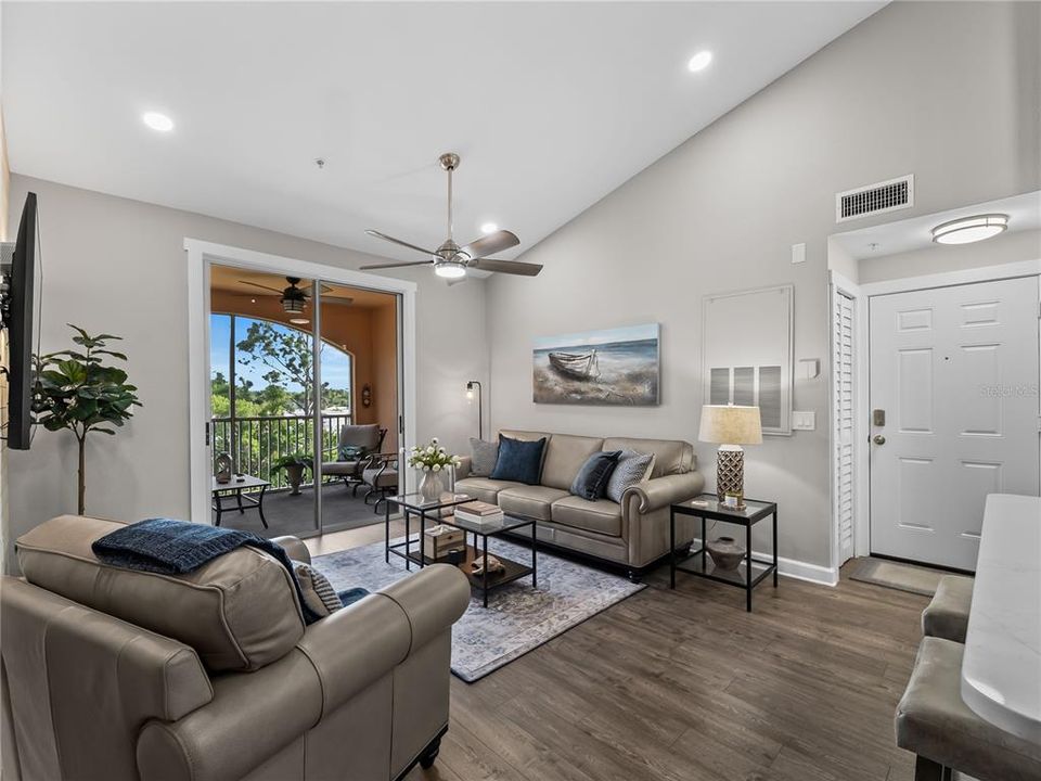 For Sale: $174,500 (2 beds, 2 baths, 949 Square Feet)