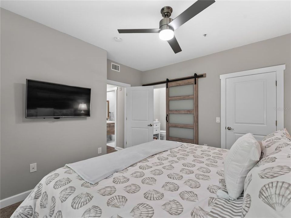 For Sale: $174,500 (2 beds, 2 baths, 949 Square Feet)