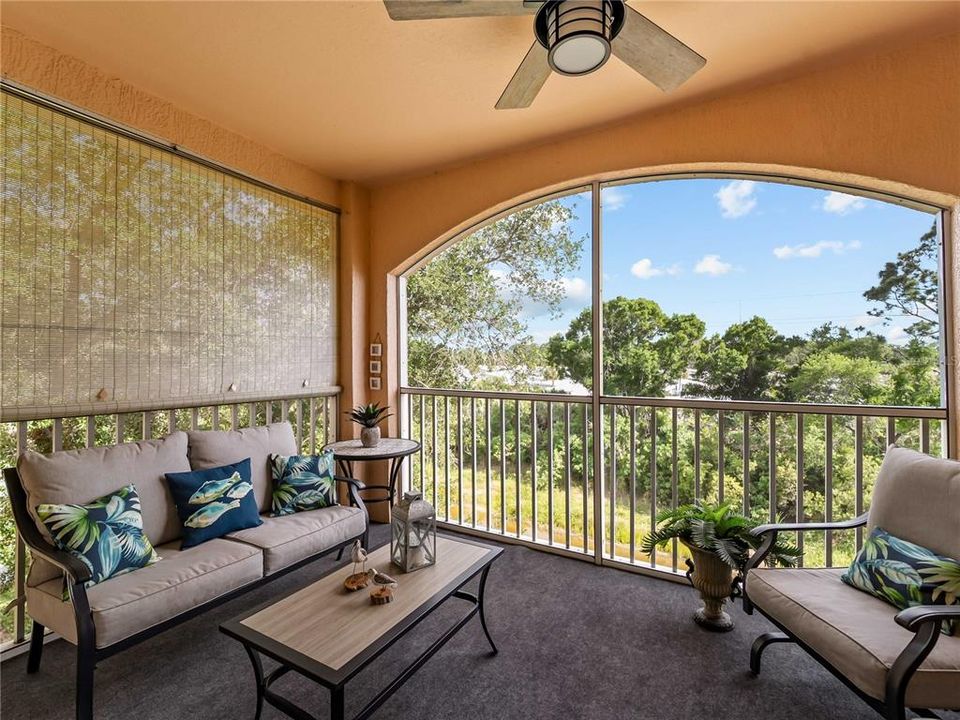 For Sale: $174,500 (2 beds, 2 baths, 949 Square Feet)