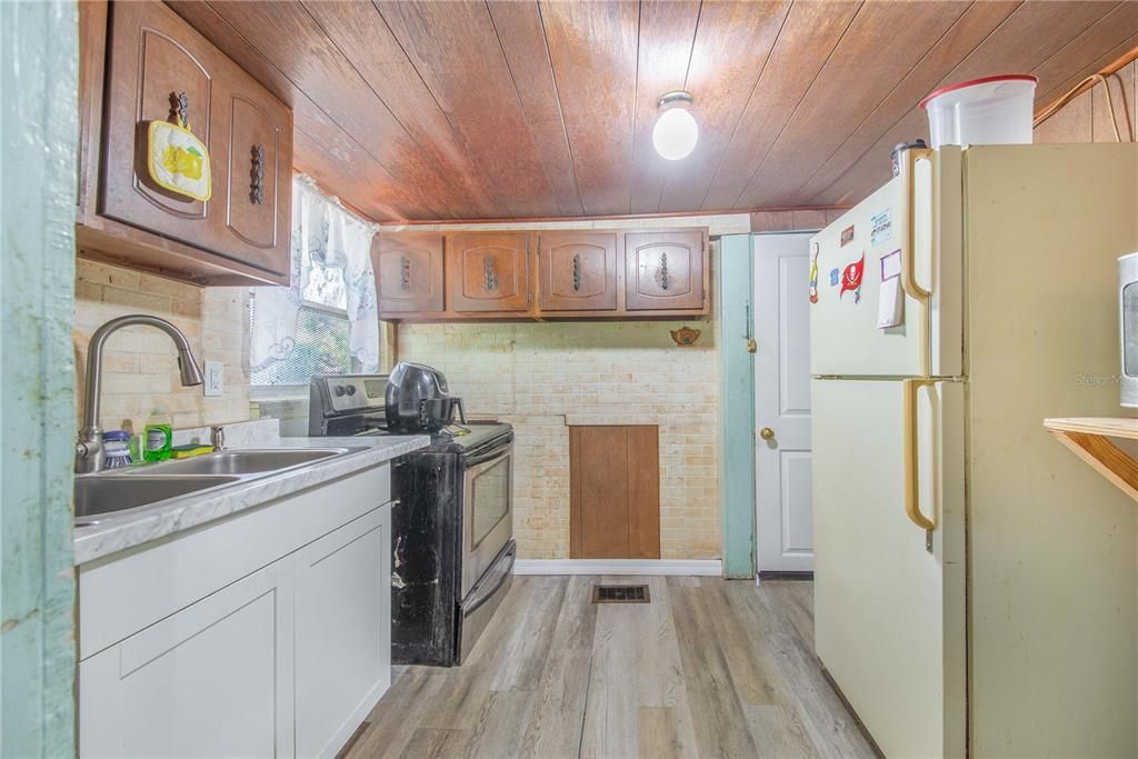 На продажу: $210,000 (2 спален, 2 ванн, 848 Квадратных фут)