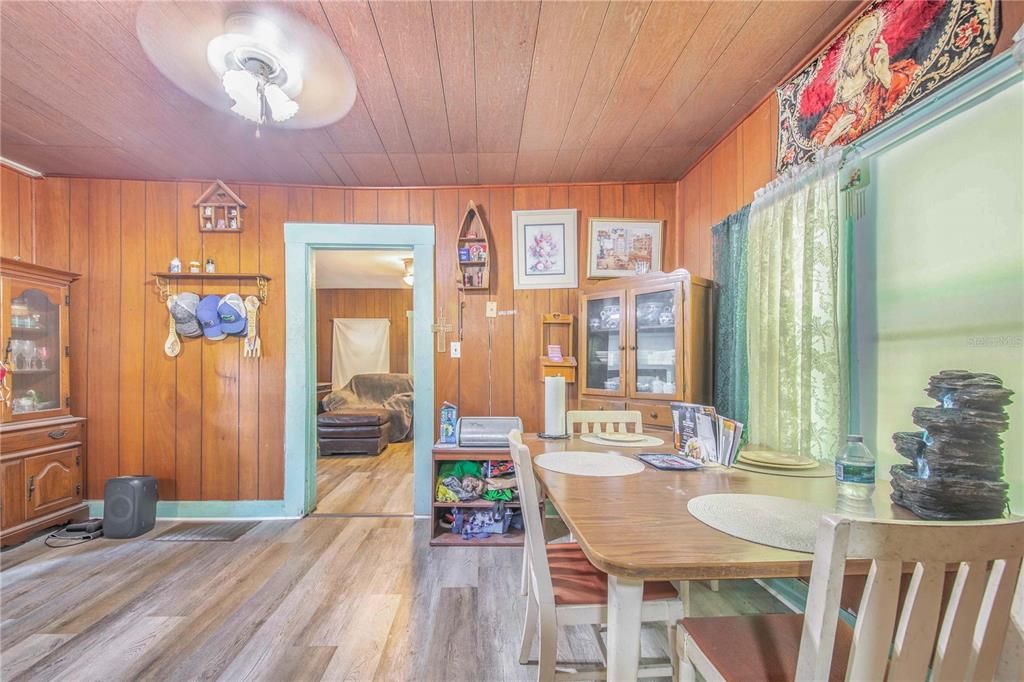 На продажу: $210,000 (2 спален, 2 ванн, 848 Квадратных фут)