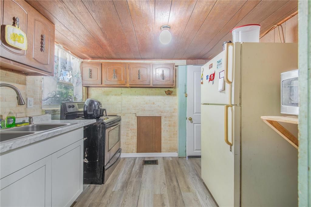 На продажу: $210,000 (2 спален, 2 ванн, 848 Квадратных фут)