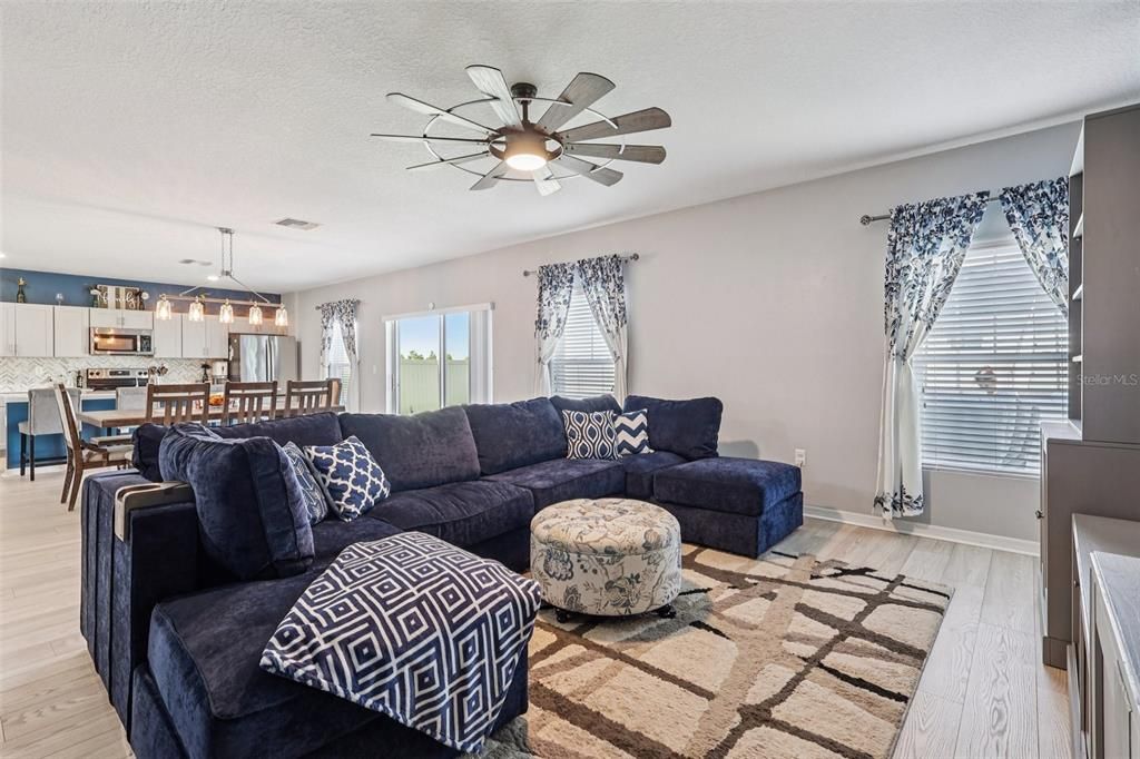 Active With Contract: $420,000 (5 beds, 3 baths, 2983 Square Feet)