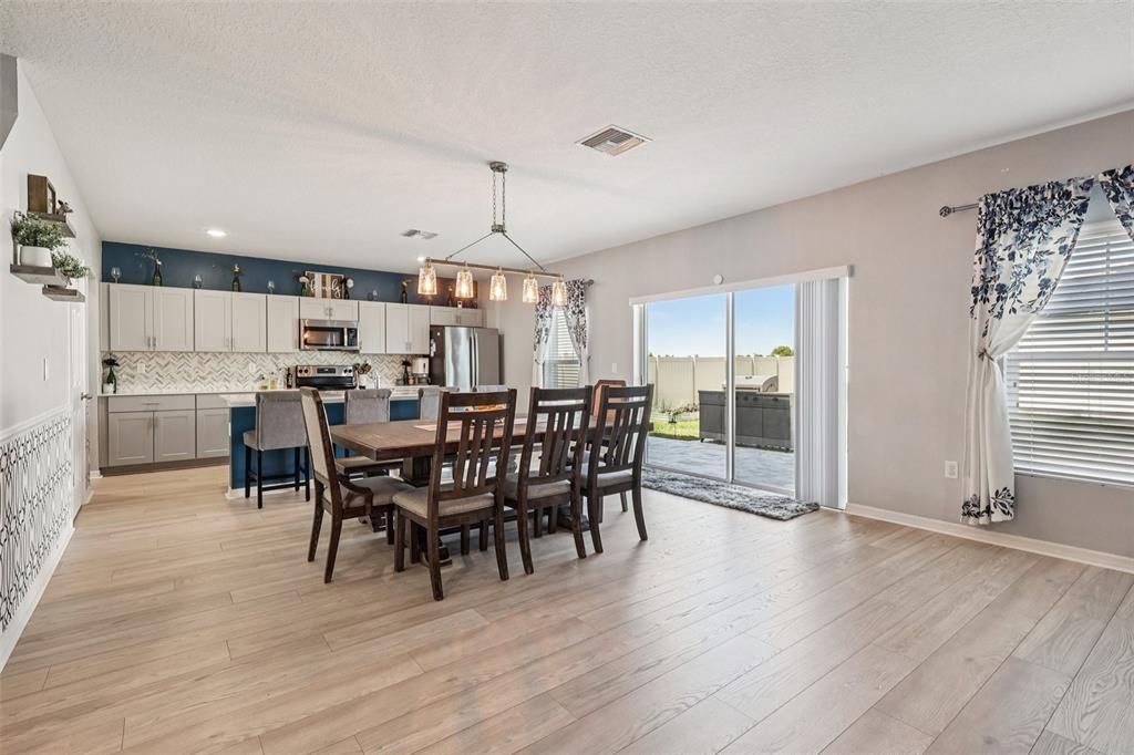 Active With Contract: $420,000 (5 beds, 3 baths, 2983 Square Feet)