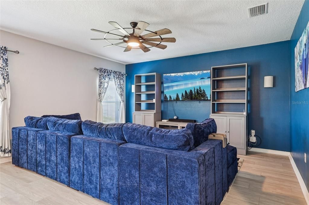 Active With Contract: $420,000 (5 beds, 3 baths, 2983 Square Feet)