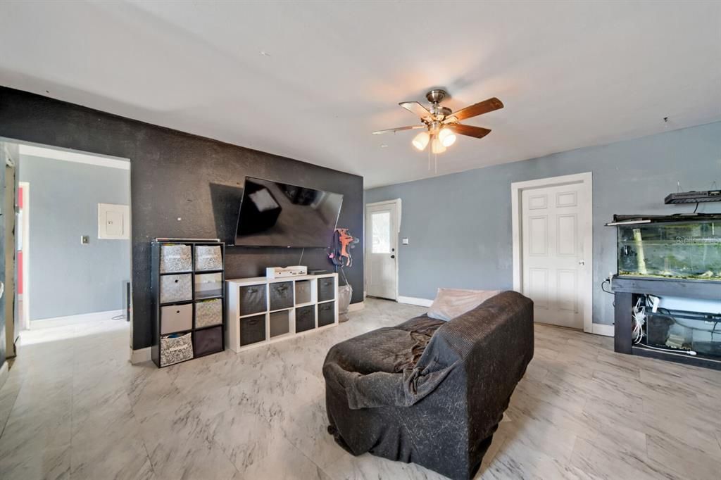 Activo con contrato: $219,995 (3 camas, 1 baños, 1461 Pies cuadrados)