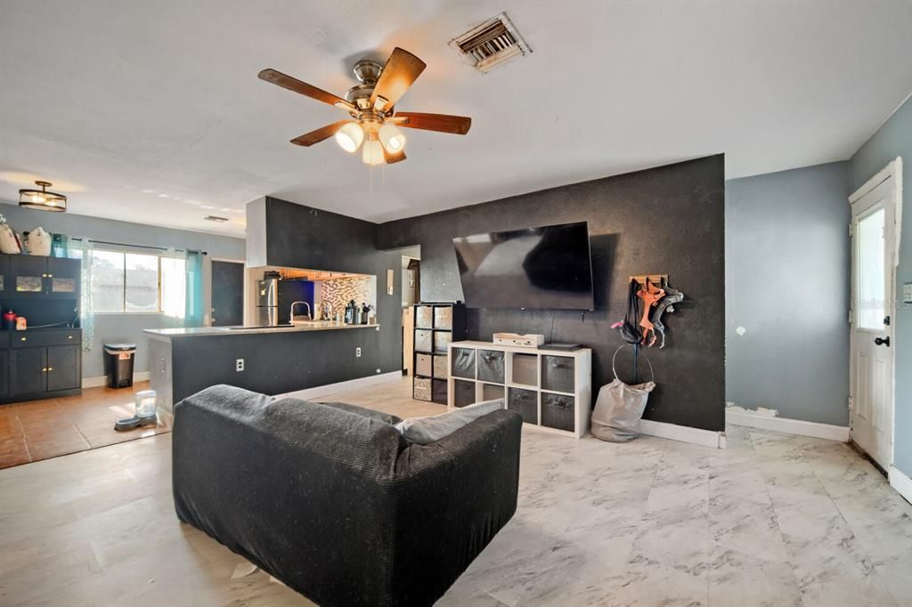 Activo con contrato: $219,995 (3 camas, 1 baños, 1461 Pies cuadrados)