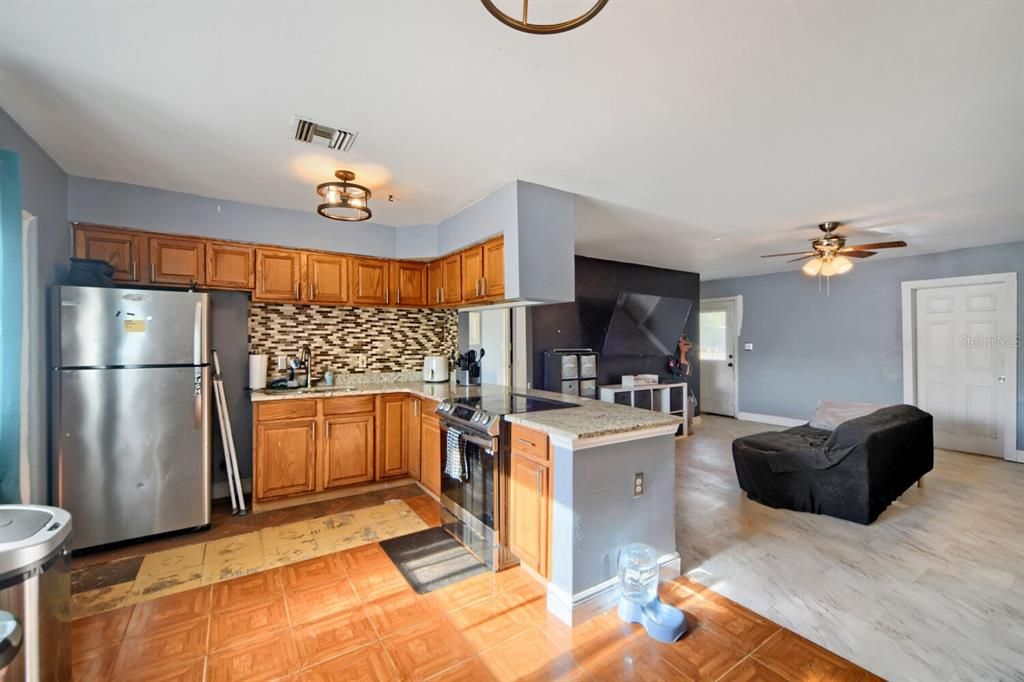 Activo con contrato: $219,995 (3 camas, 1 baños, 1461 Pies cuadrados)