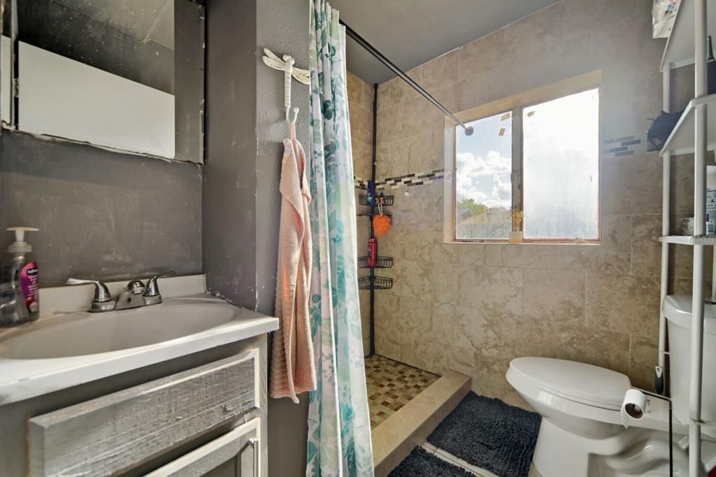 Activo con contrato: $219,995 (3 camas, 1 baños, 1461 Pies cuadrados)