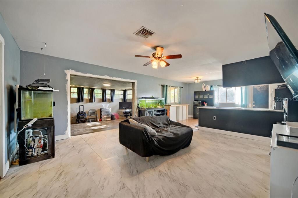 Activo con contrato: $219,995 (3 camas, 1 baños, 1461 Pies cuadrados)
