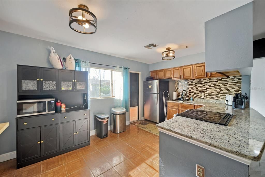 Activo con contrato: $219,995 (3 camas, 1 baños, 1461 Pies cuadrados)