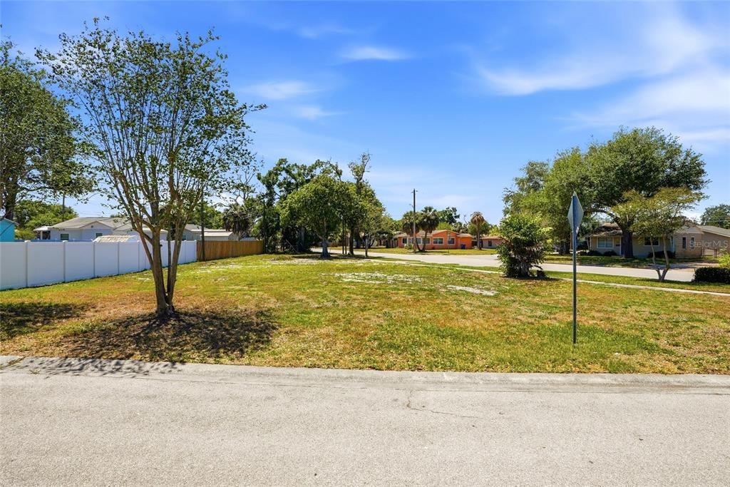 Activo con contrato: $179,999 (0.18 acres)