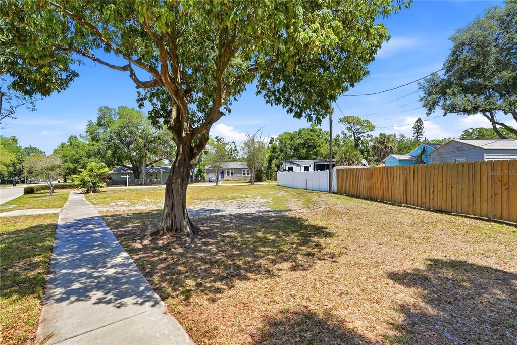 Activo con contrato: $179,999 (0.18 acres)