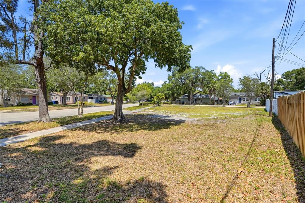 Activo con contrato: $179,999 (0.18 acres)