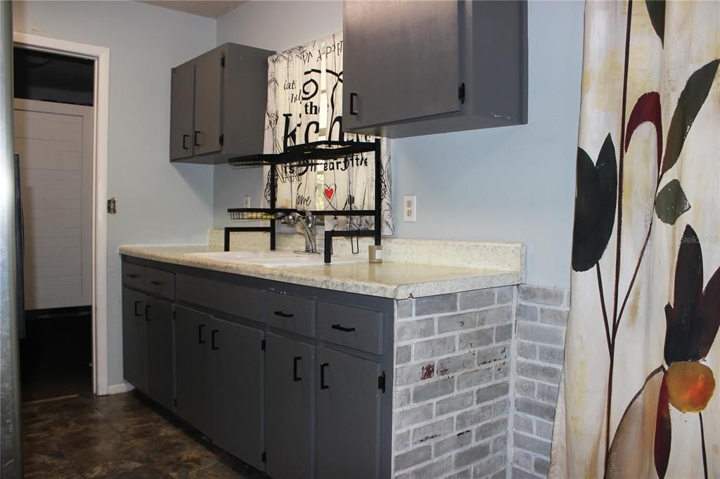 For Sale: $185,000 (3 beds, 1 baths, 1000 Square Feet)
