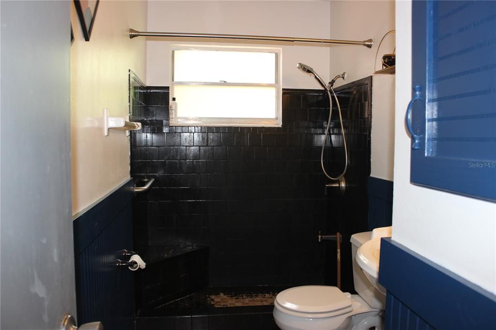 For Sale: $185,000 (3 beds, 1 baths, 1000 Square Feet)