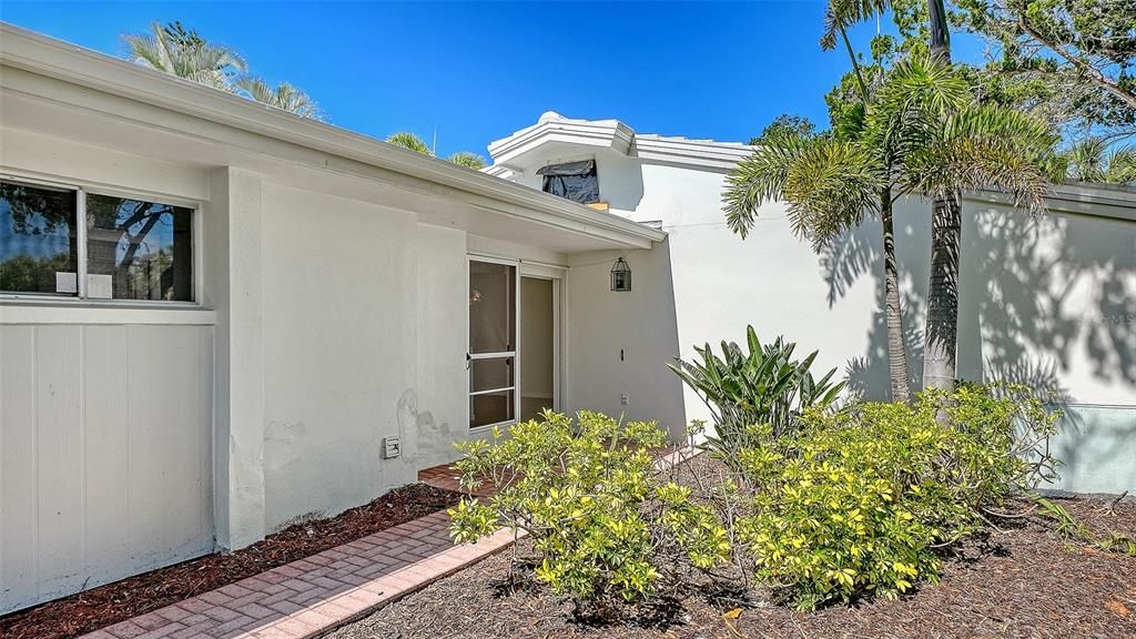 Active With Contract: $640,000 (3 beds, 2 baths, 1327 Square Feet)