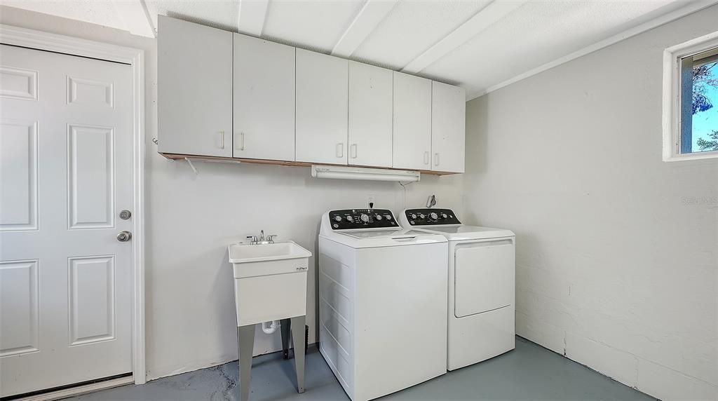 Active With Contract: $640,000 (3 beds, 2 baths, 1327 Square Feet)