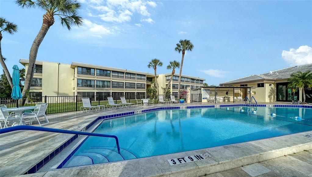 Active With Contract: $640,000 (3 beds, 2 baths, 1327 Square Feet)