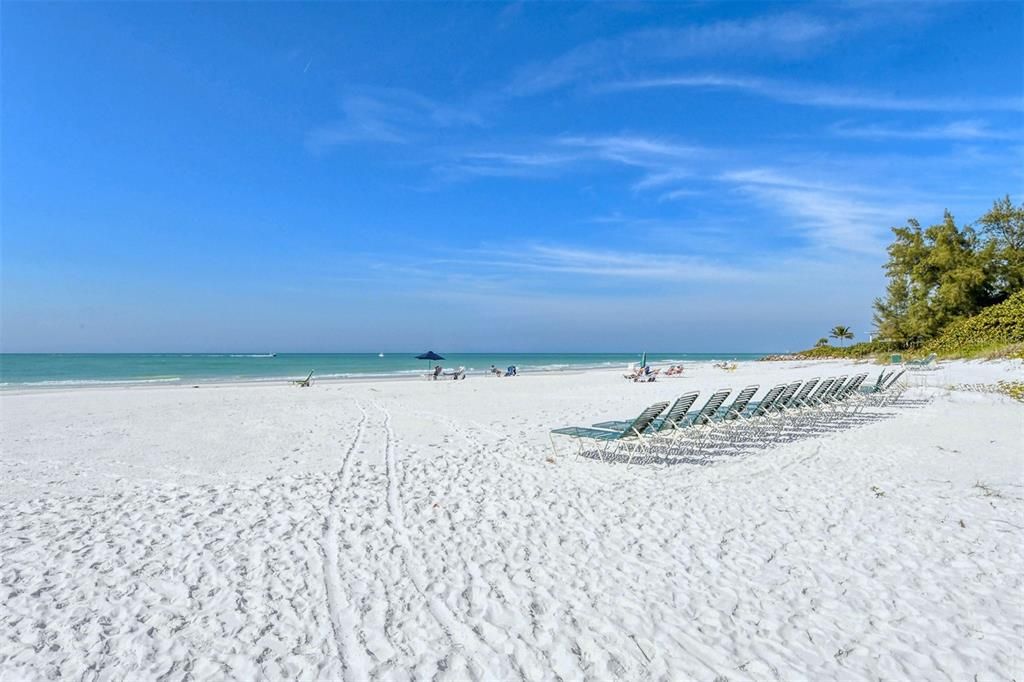 Active With Contract: $640,000 (3 beds, 2 baths, 1327 Square Feet)