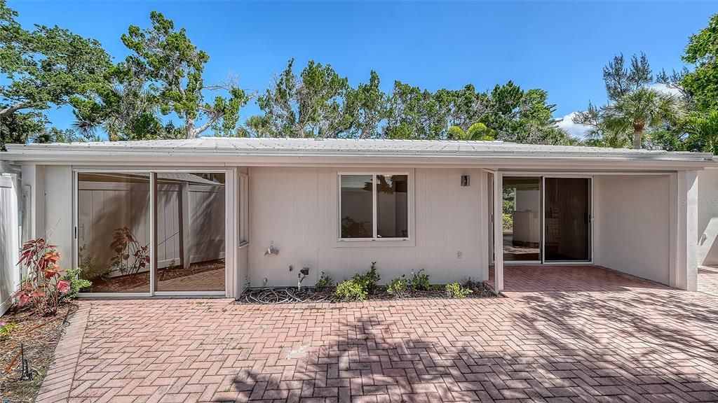 Active With Contract: $640,000 (3 beds, 2 baths, 1327 Square Feet)