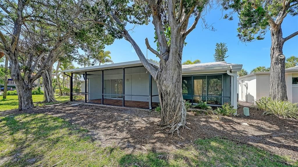 Active With Contract: $640,000 (3 beds, 2 baths, 1327 Square Feet)