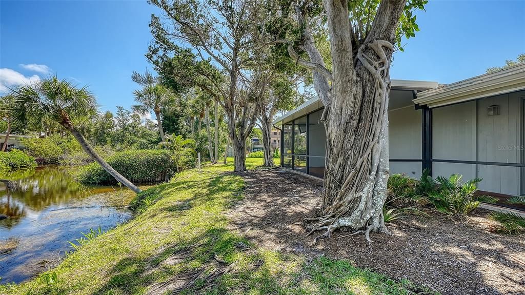 Active With Contract: $640,000 (3 beds, 2 baths, 1327 Square Feet)