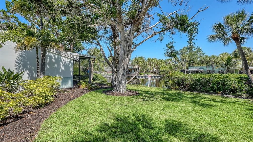 Active With Contract: $640,000 (3 beds, 2 baths, 1327 Square Feet)